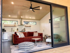 Luxe Modern Treehouse w Heated Pool, Firepit
